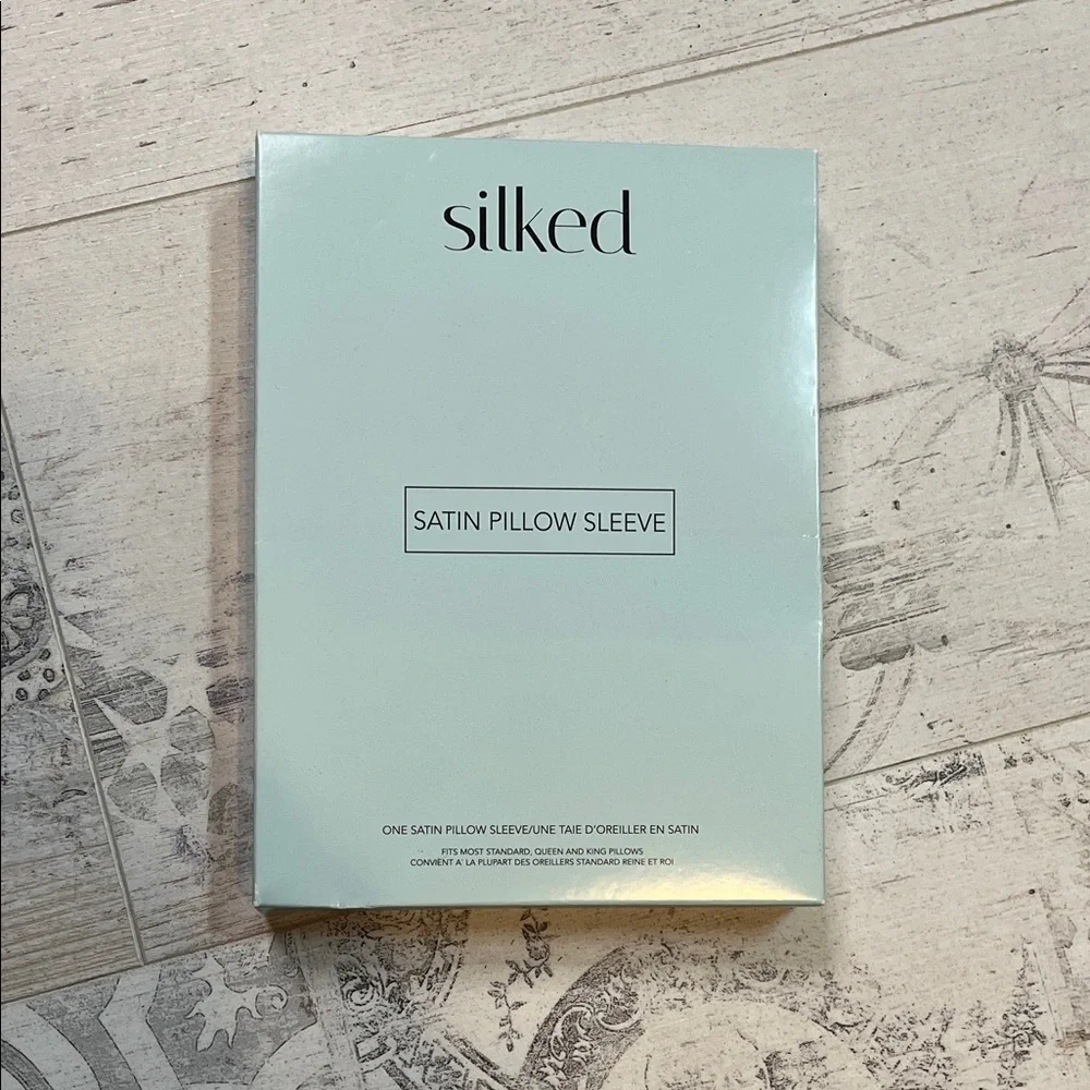Silked Satin Pillow Sleeve Silver